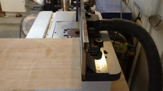 Cutting dado on the router table 